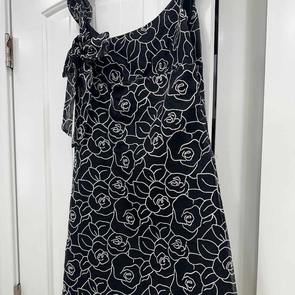 LBD 
Excellent condition 
Size 2 - Picture 2 of 6
